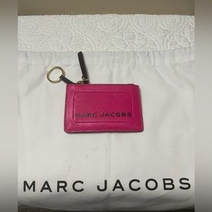 MARC JACOBS The Box Top Zip Wallet